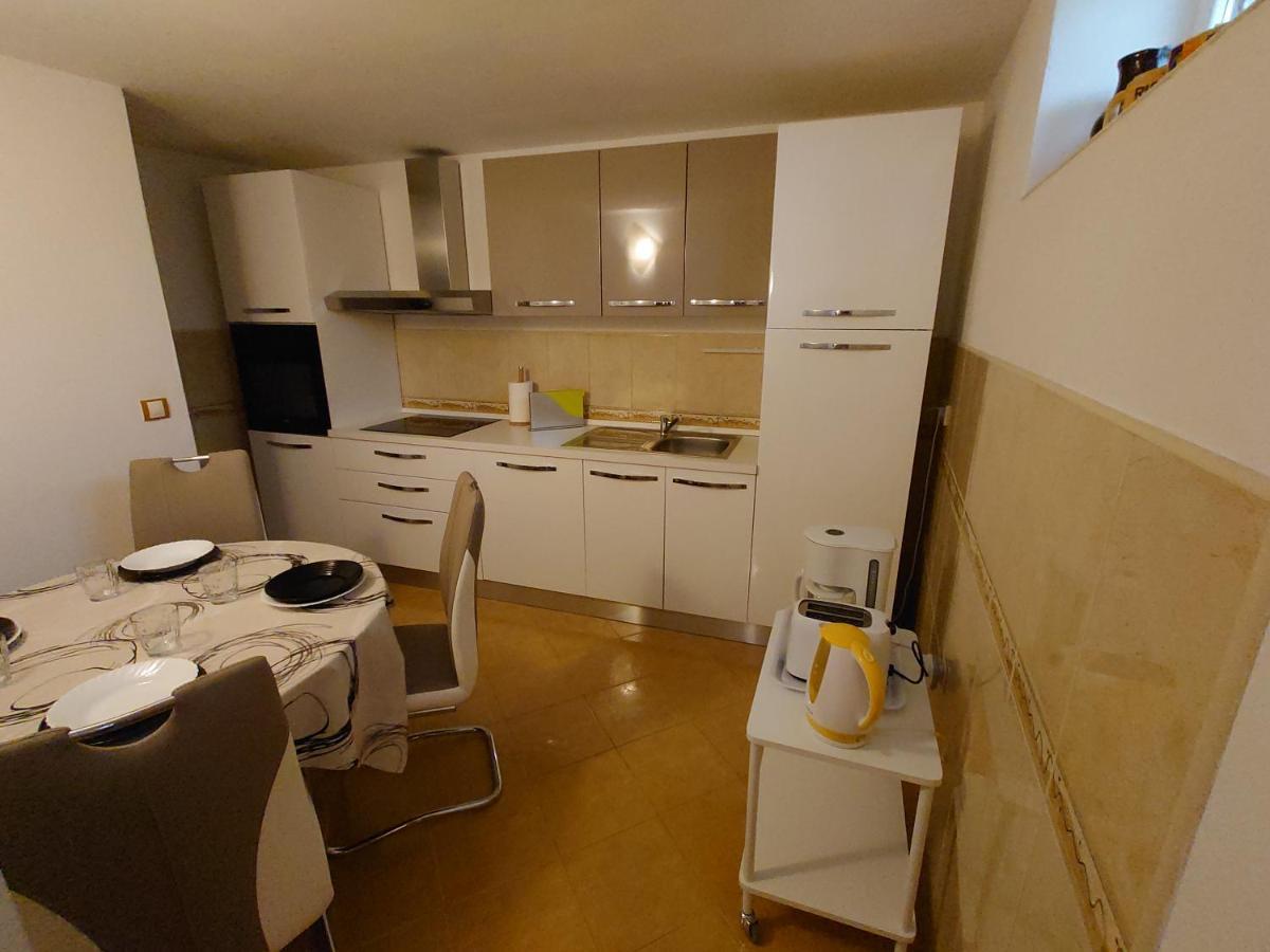 Apartmani Lea Jadranovo Ngoại thất bức ảnh