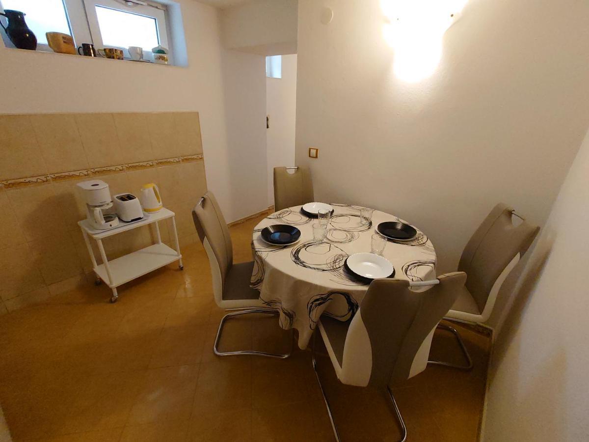 Apartmani Lea Jadranovo Ngoại thất bức ảnh